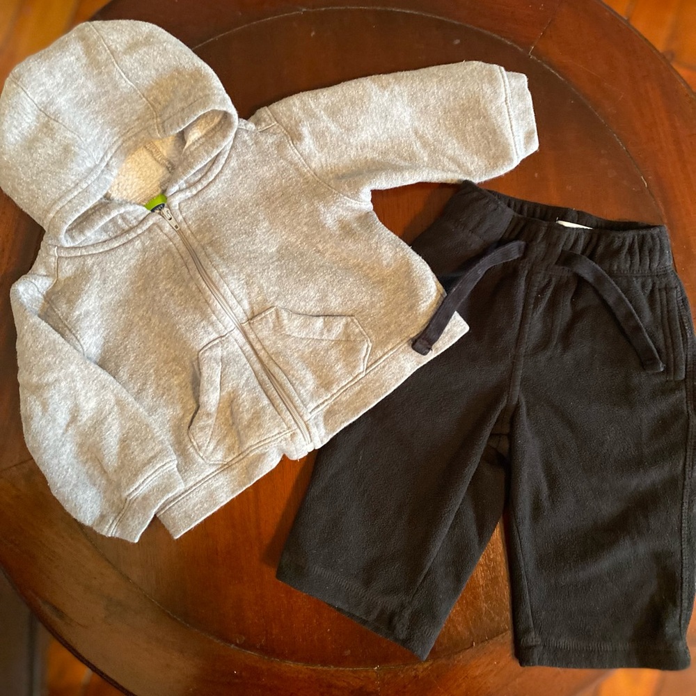 🧩3/$20 Old Navy Grey Zip Up Hoodie Black Fleece Pants Size 6-12 Months